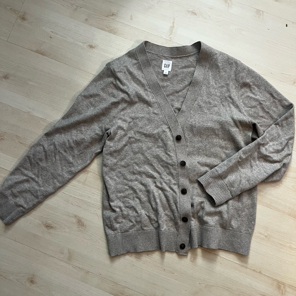 GAP Men's tan Cardigan Sweater size M